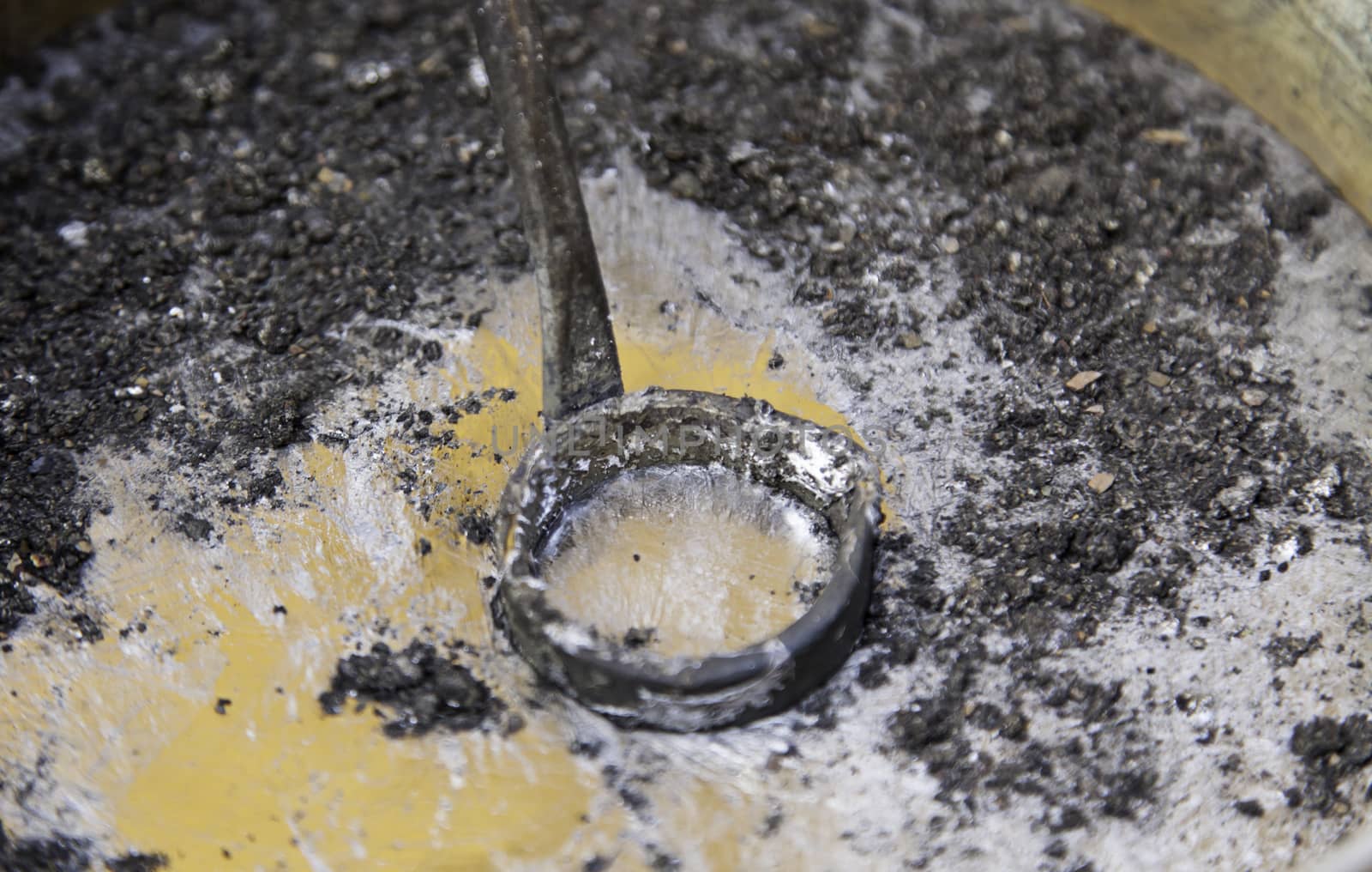 Detail of metal cast to the heat, detail of handling and molding of metal