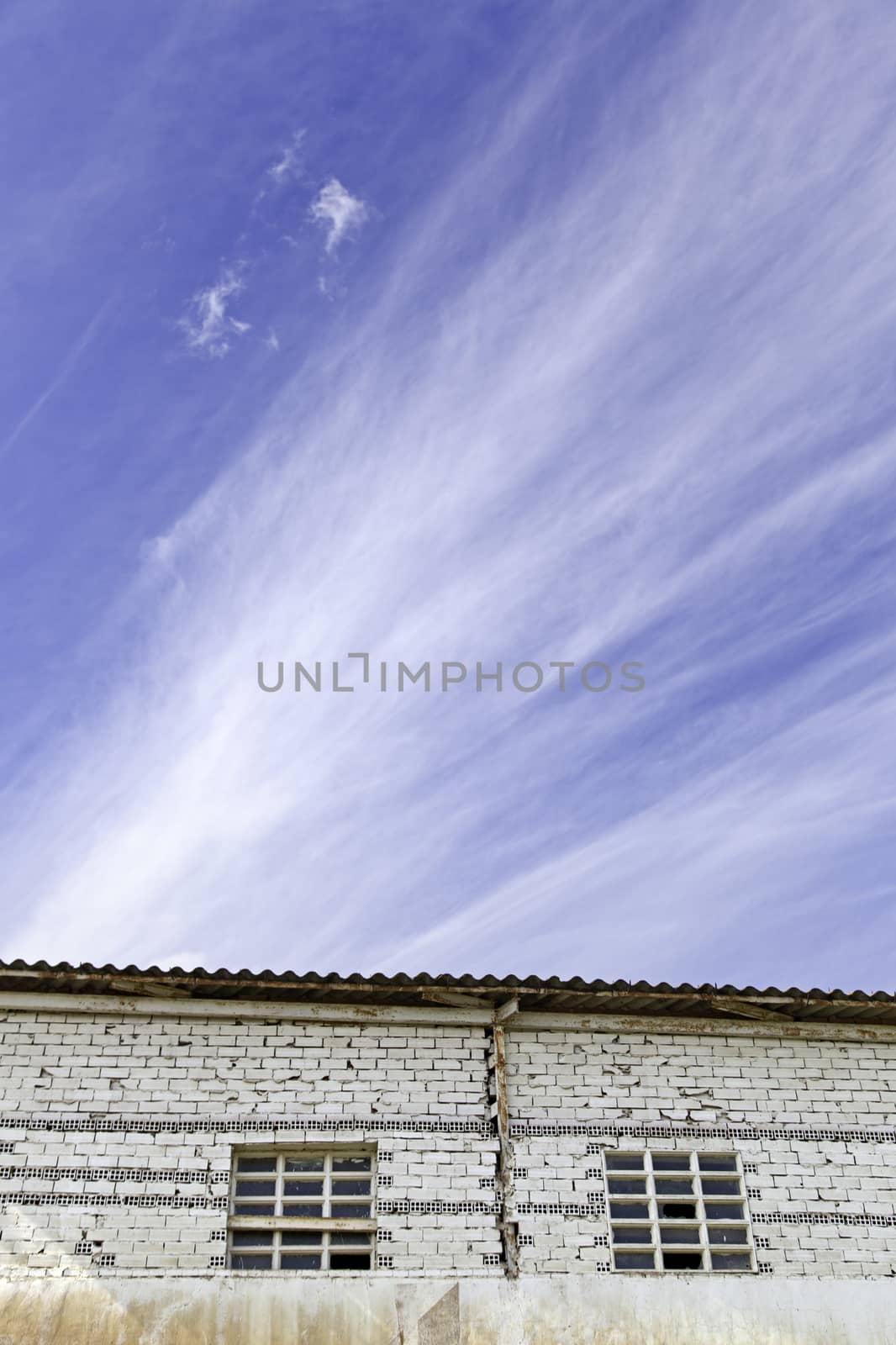 Facade with sky by esebene