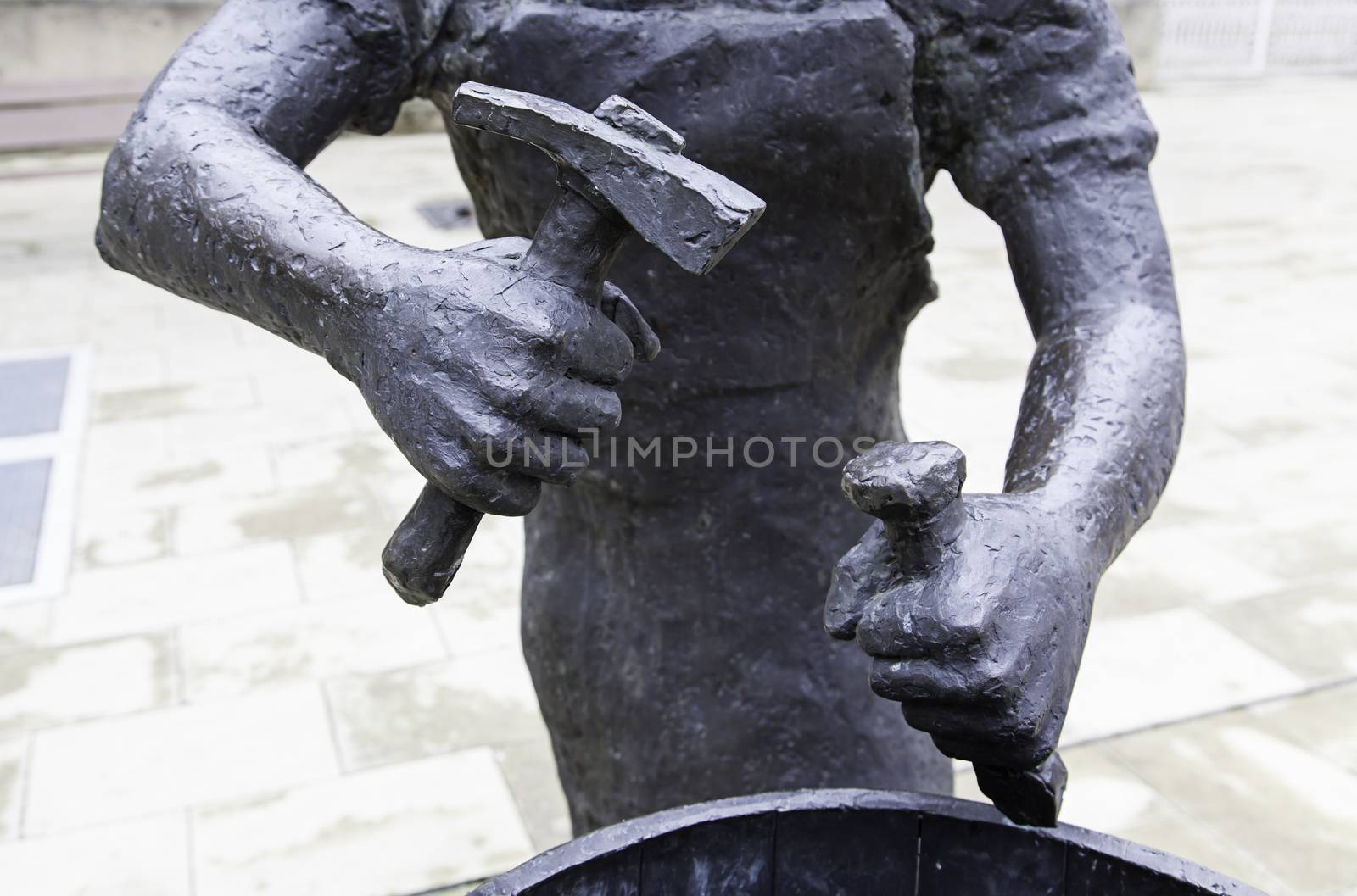 Bronze statue with a hammer by esebene