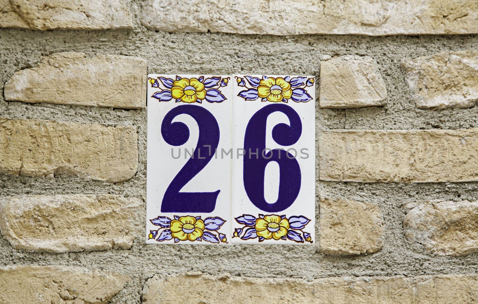 Number sixteen on the wall of a house by esebene