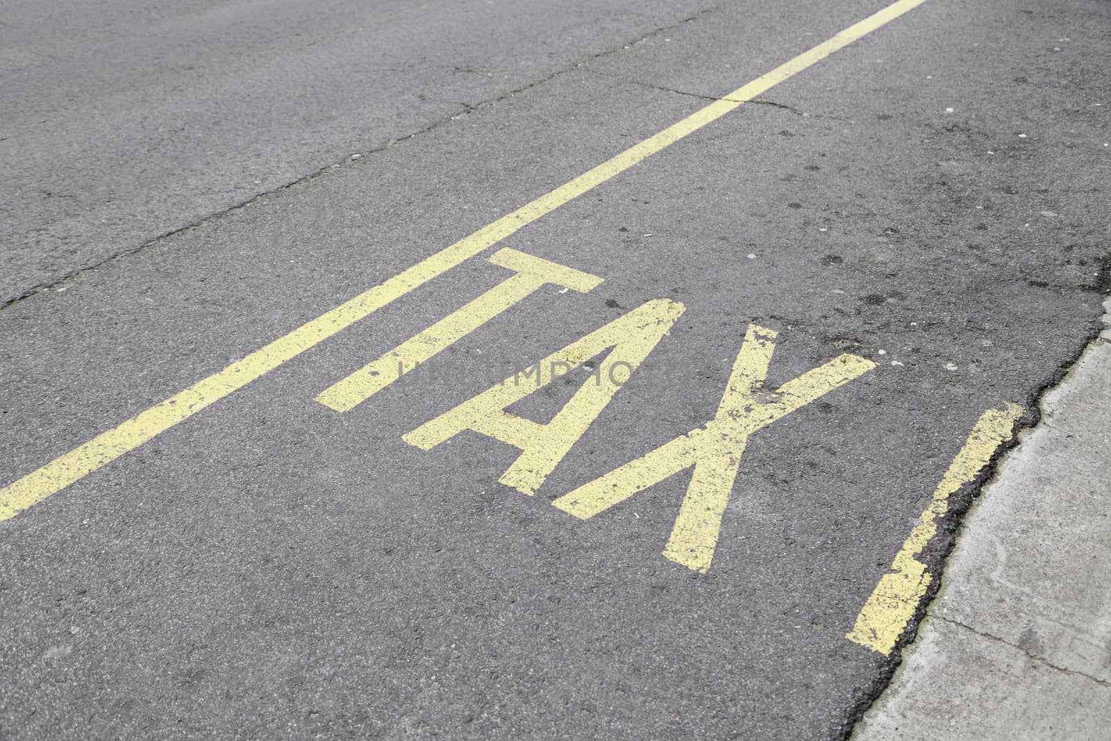 Taxi sign painted on asphalt by esebene