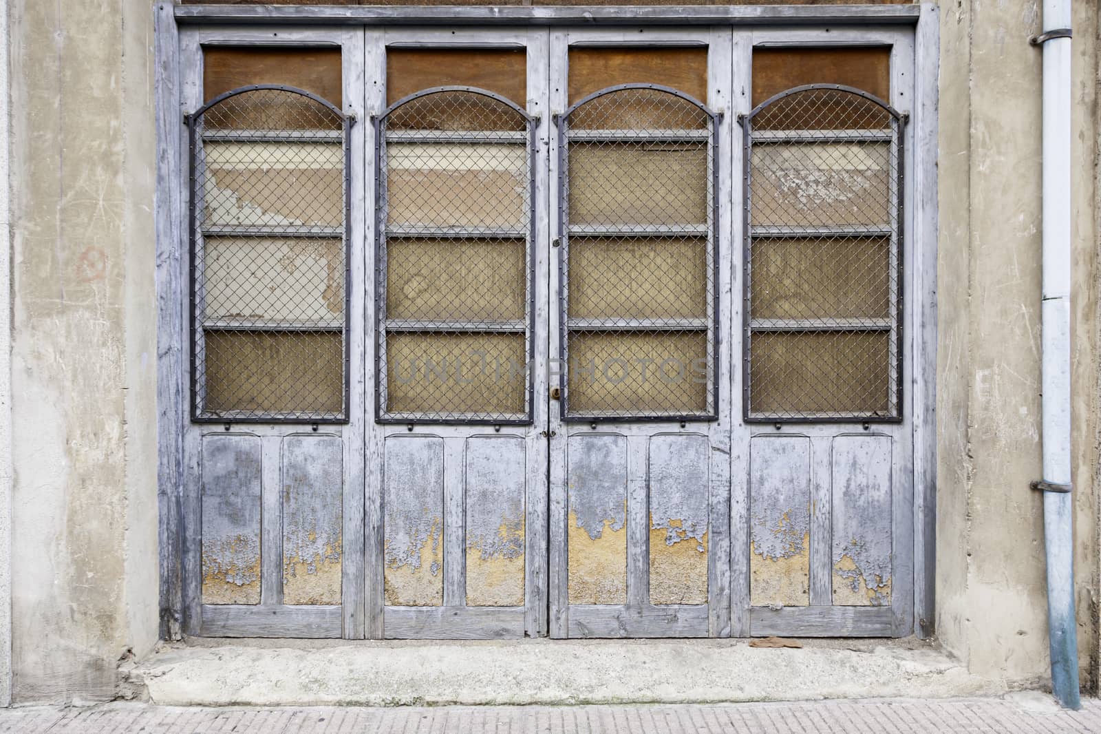 Old abandoned wooden door, detail of wooden doors in the city