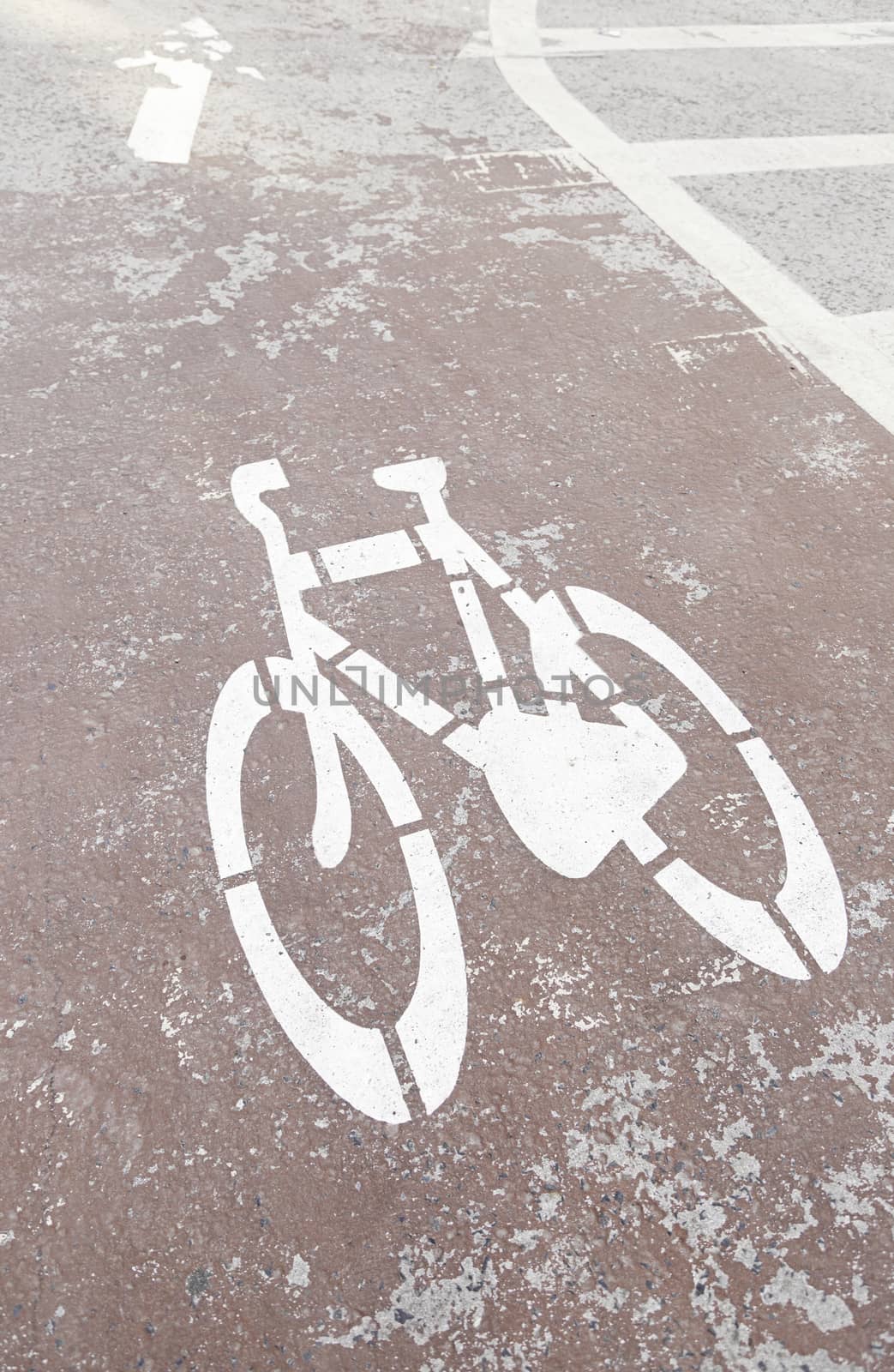 Bicycle sign on asphalt by esebene