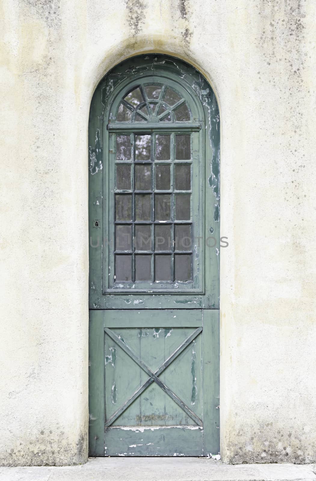 Old wooden door, detail of a decorated wooden door, art and monuments