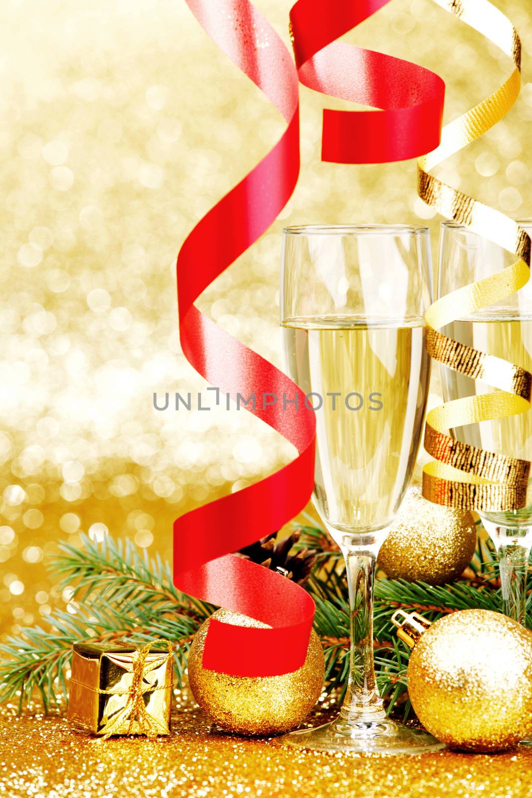 Champagne and christmas decor by Yellowj
