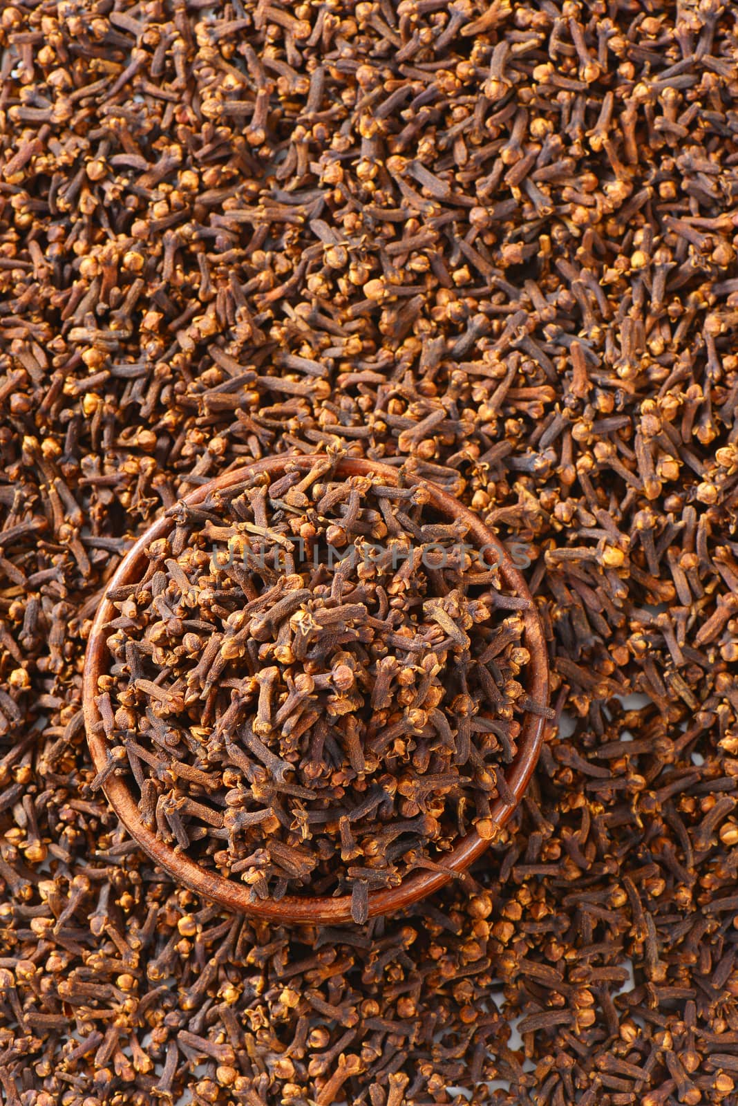 Dried cloves in a bowl