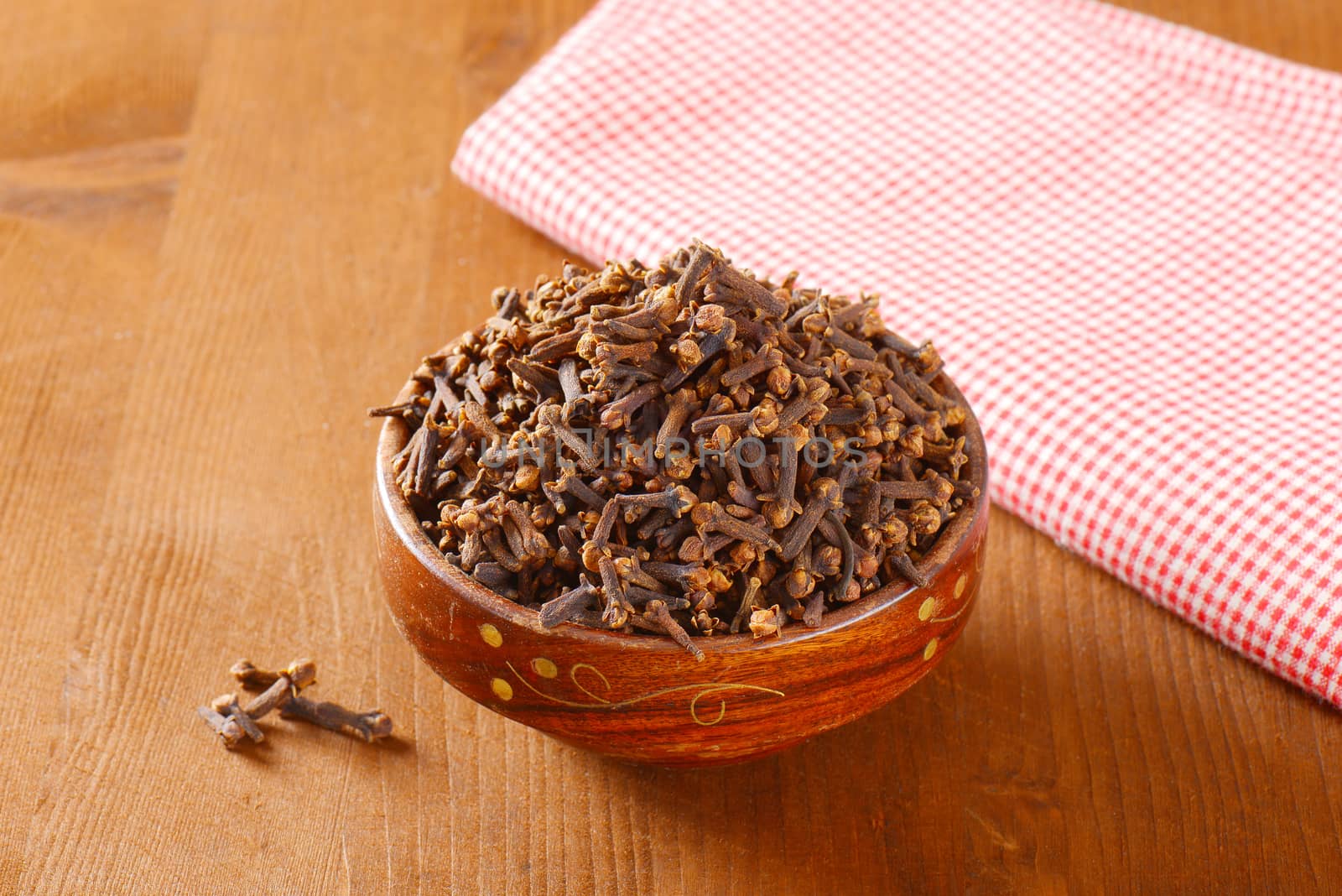 Dried cloves in a bowl