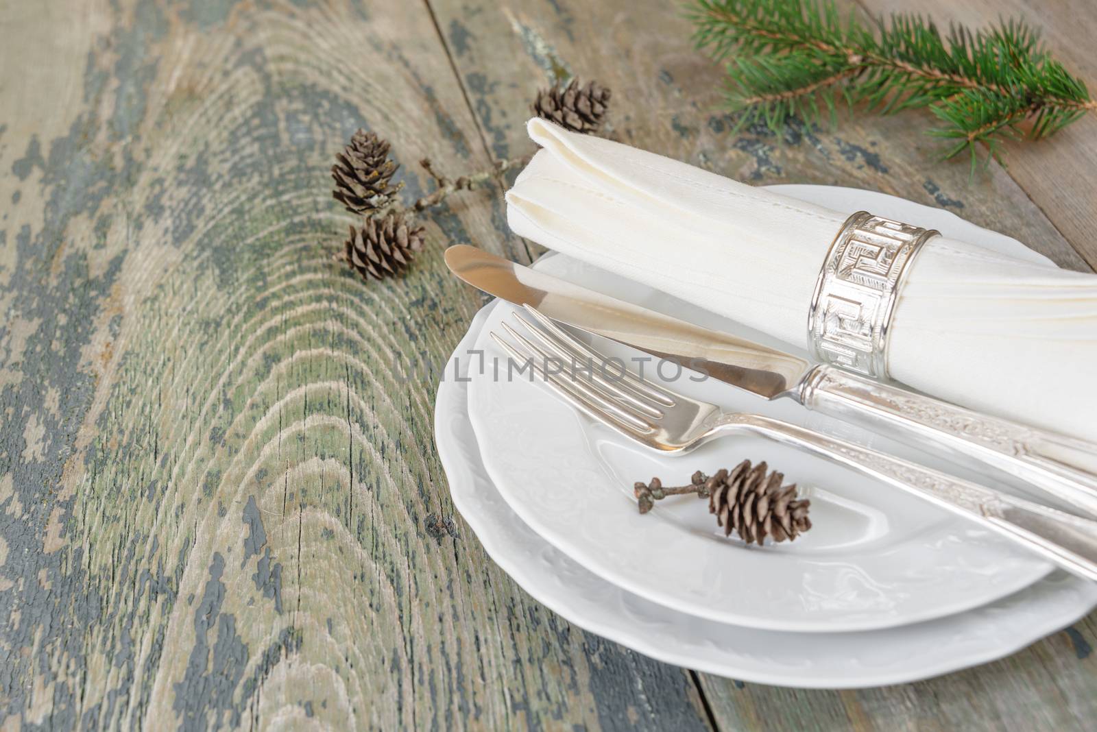 Christmas table with Christmas decoration by Epitavi