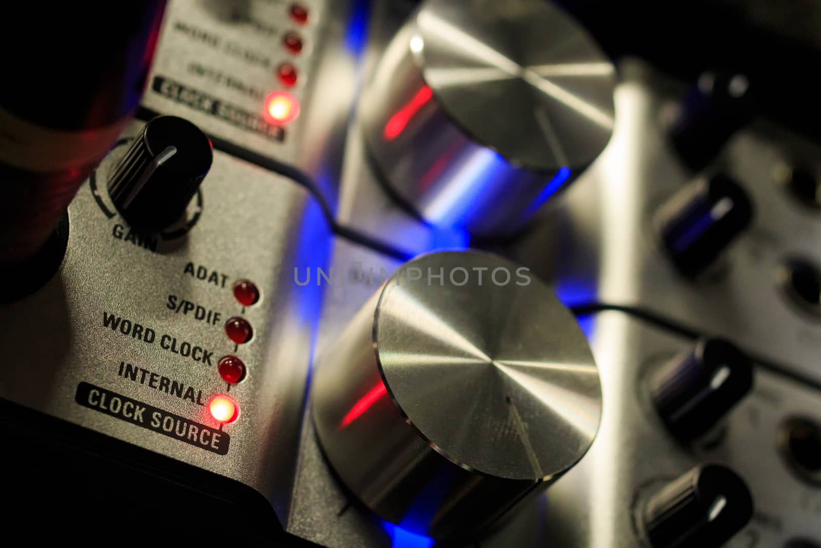 Control Encoder on Professional Audio Soundcard Source/Input Control with red and blue led lights