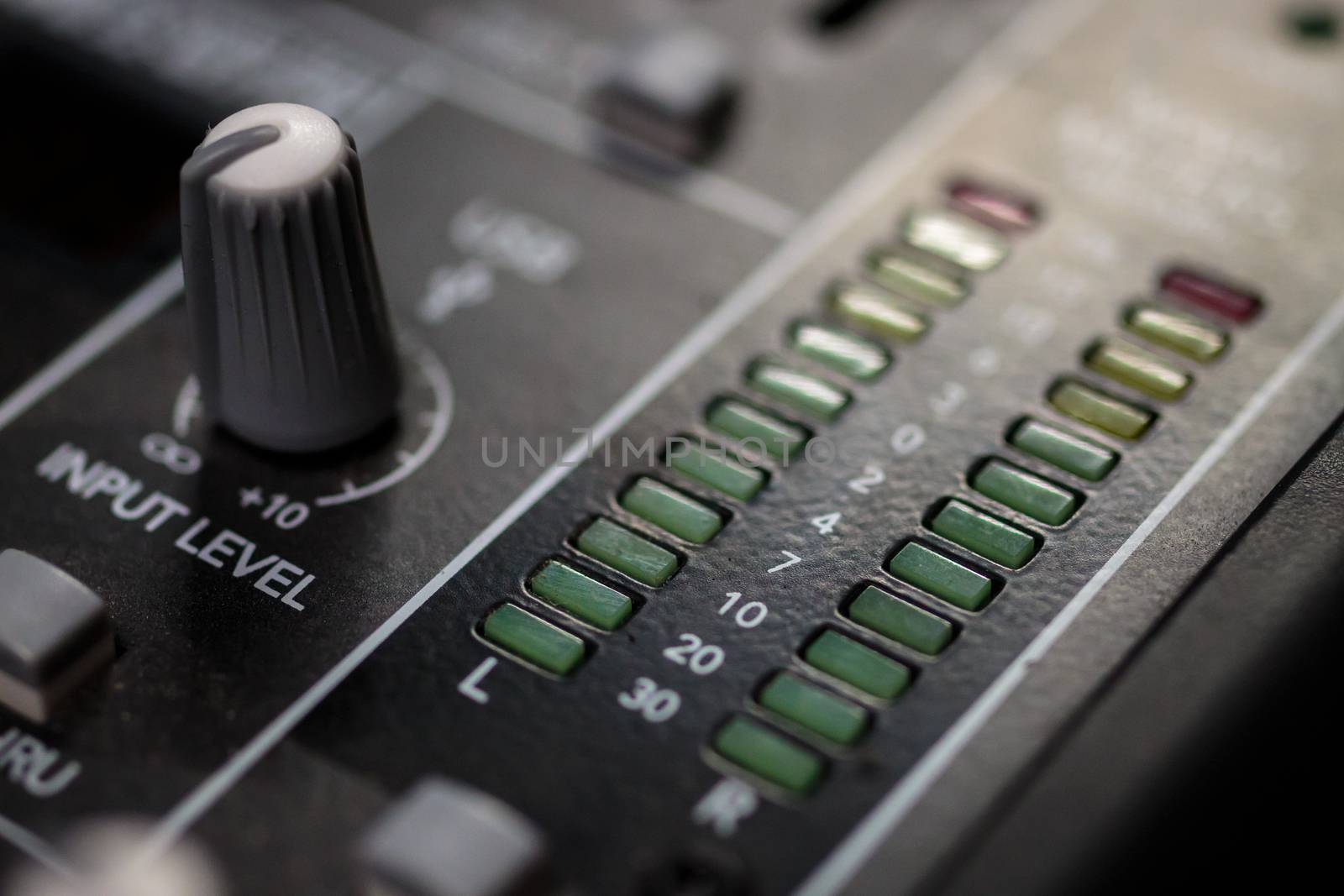 Main Stereo Master VU Meters by ernest_davies