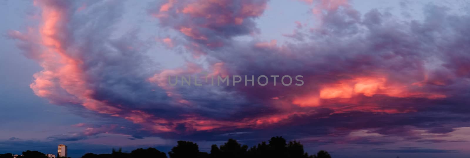 Impacting sky panorama at sunset by mikelju