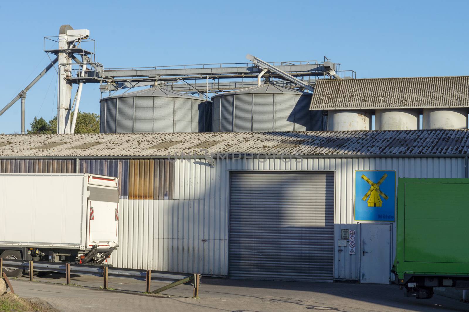 The mill produces high-quality animal feed for the supply of breeders