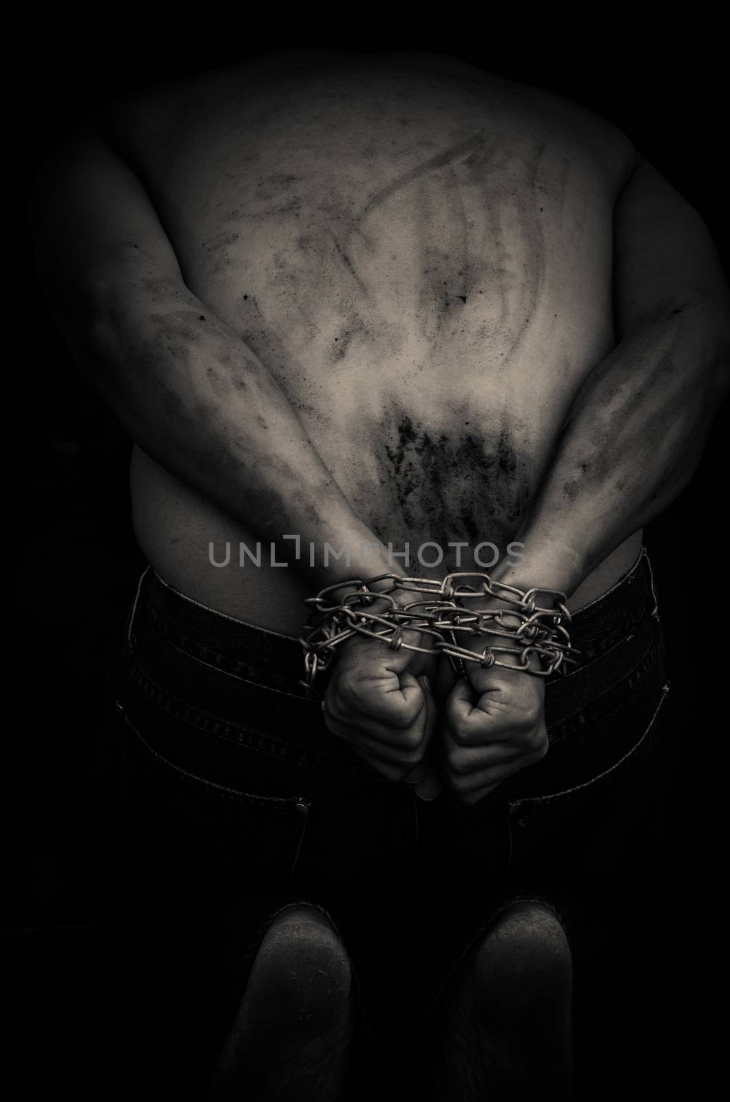 chain hands of a man