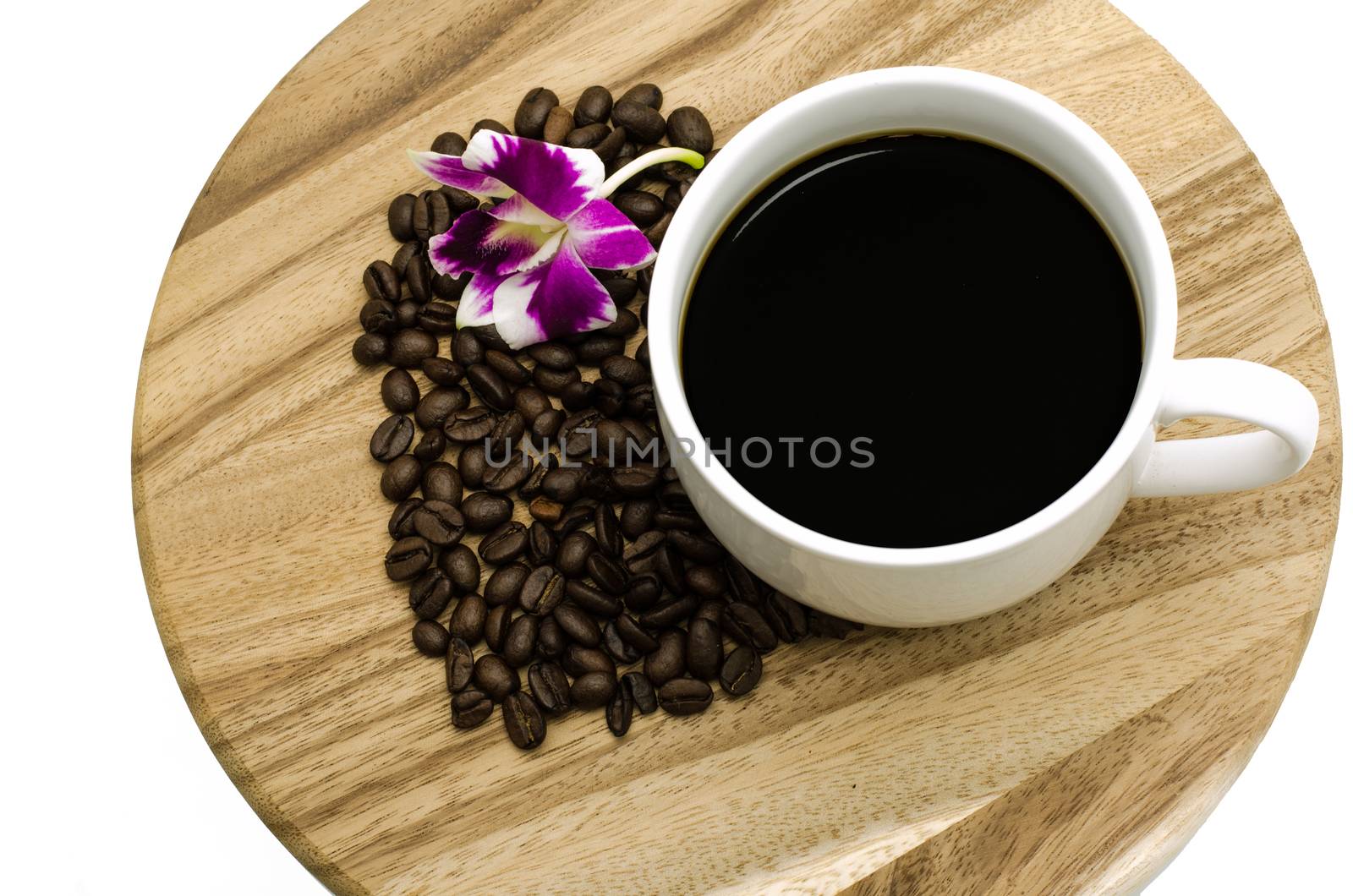 Coffee cup and coffee beans on wooden background