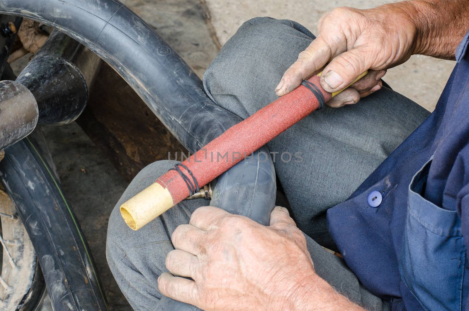 Repair damaged wheel motorcycle