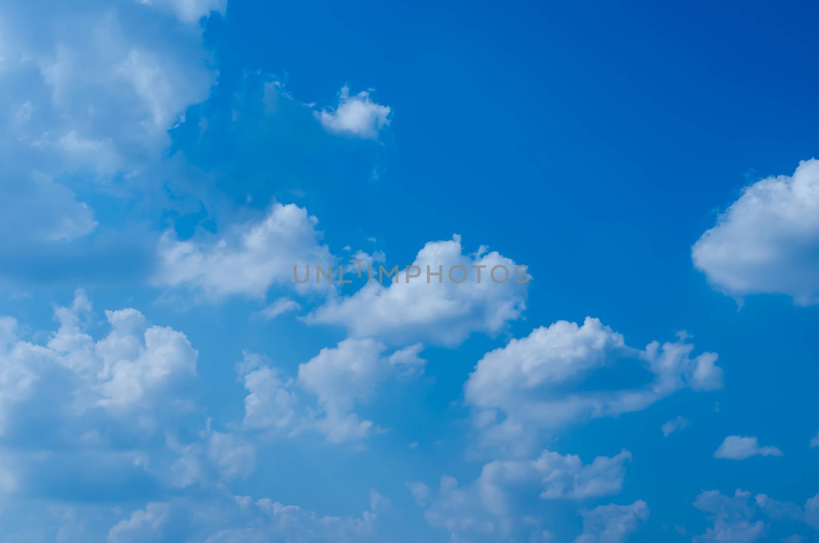 clouds in the blue sky