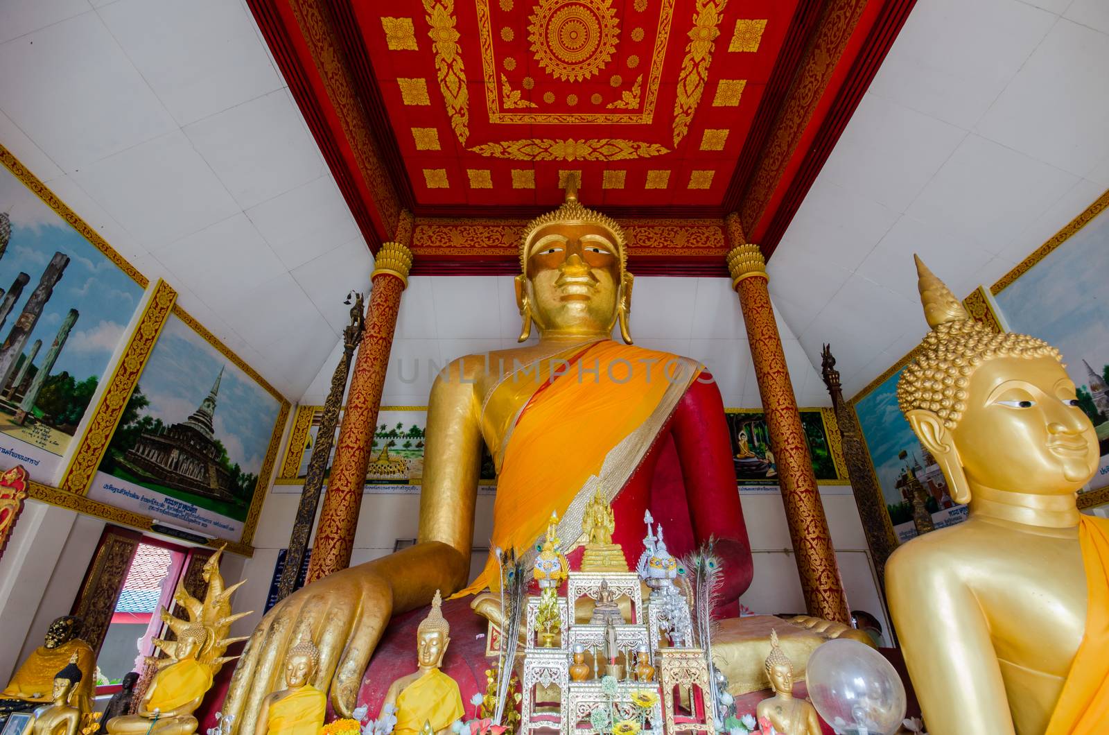Red is the worship of the god in Lamphun.