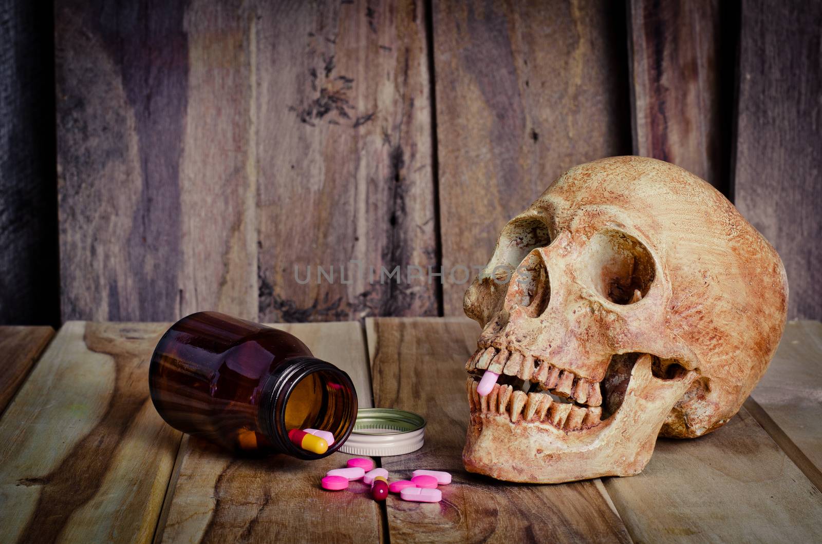 Skull and medicine. Sickness and danger of abuse