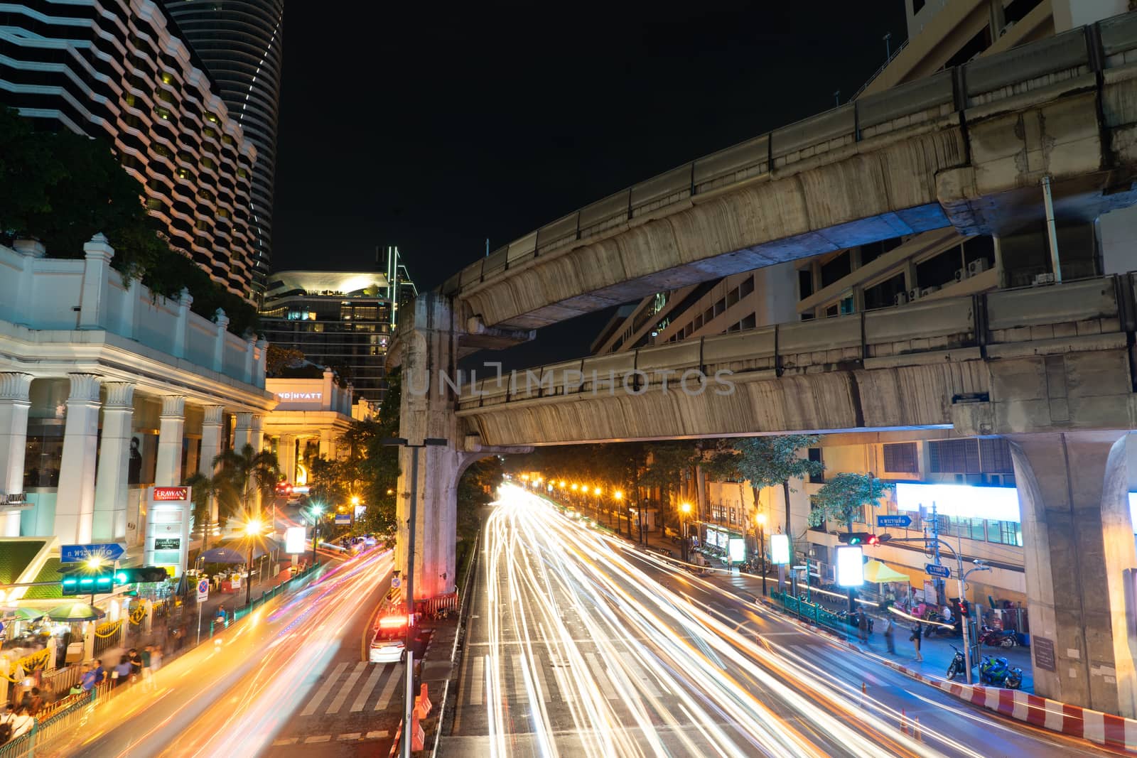 8 NOVEMBER, 2018 : BANGKOK, THAILAND - Long exposure night light at Ratchaprasong intersection (Siam) THAILAND