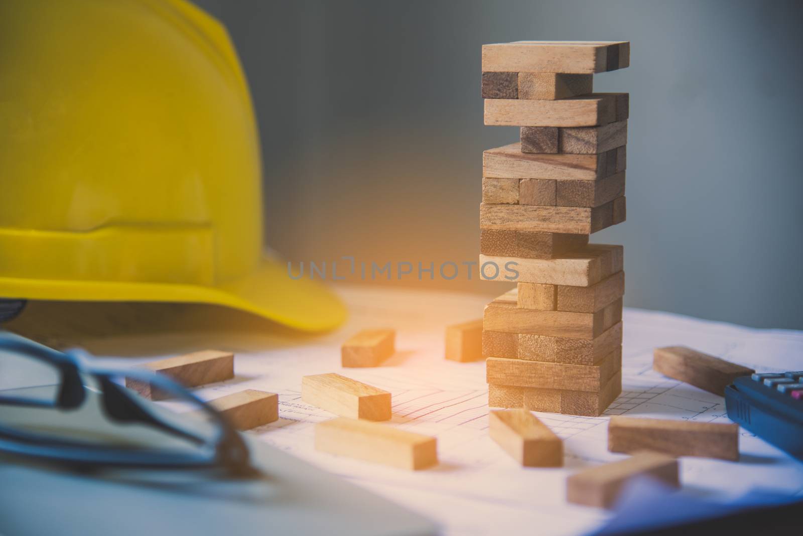 The game draws wooden blocks on wooden floors and mechanic tools.