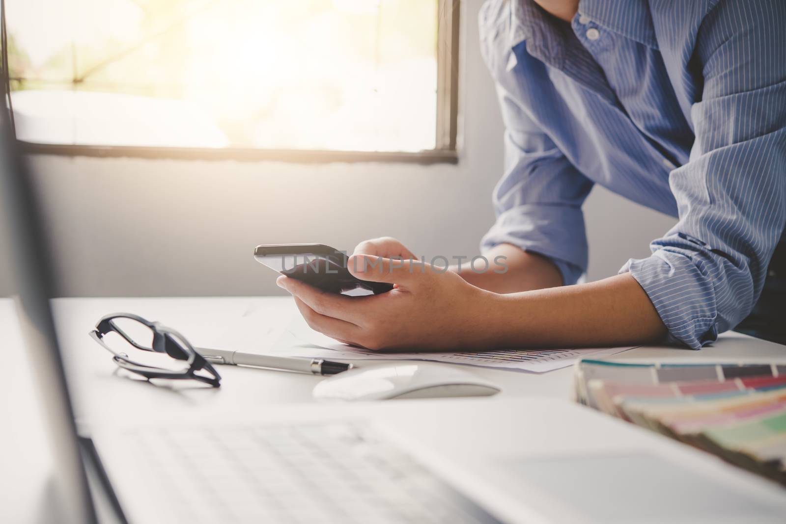 Businesses work through smartphones and laptop in the workplace to communicate and Meeting report in progress collaborate with business teams.