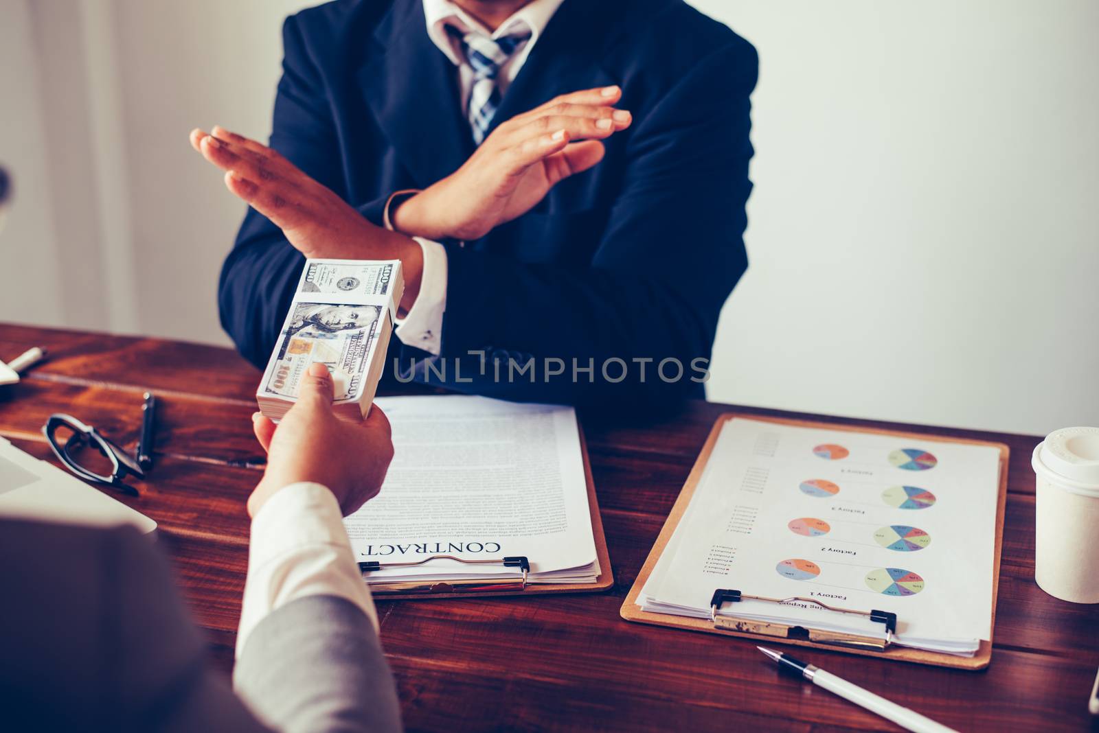 Refusal to receive bribe money - corruption