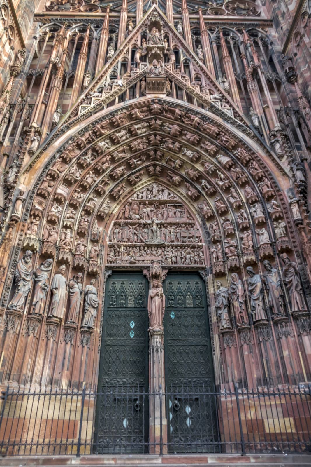 The gate of Cathedrale Notre-Dame by JasonYU