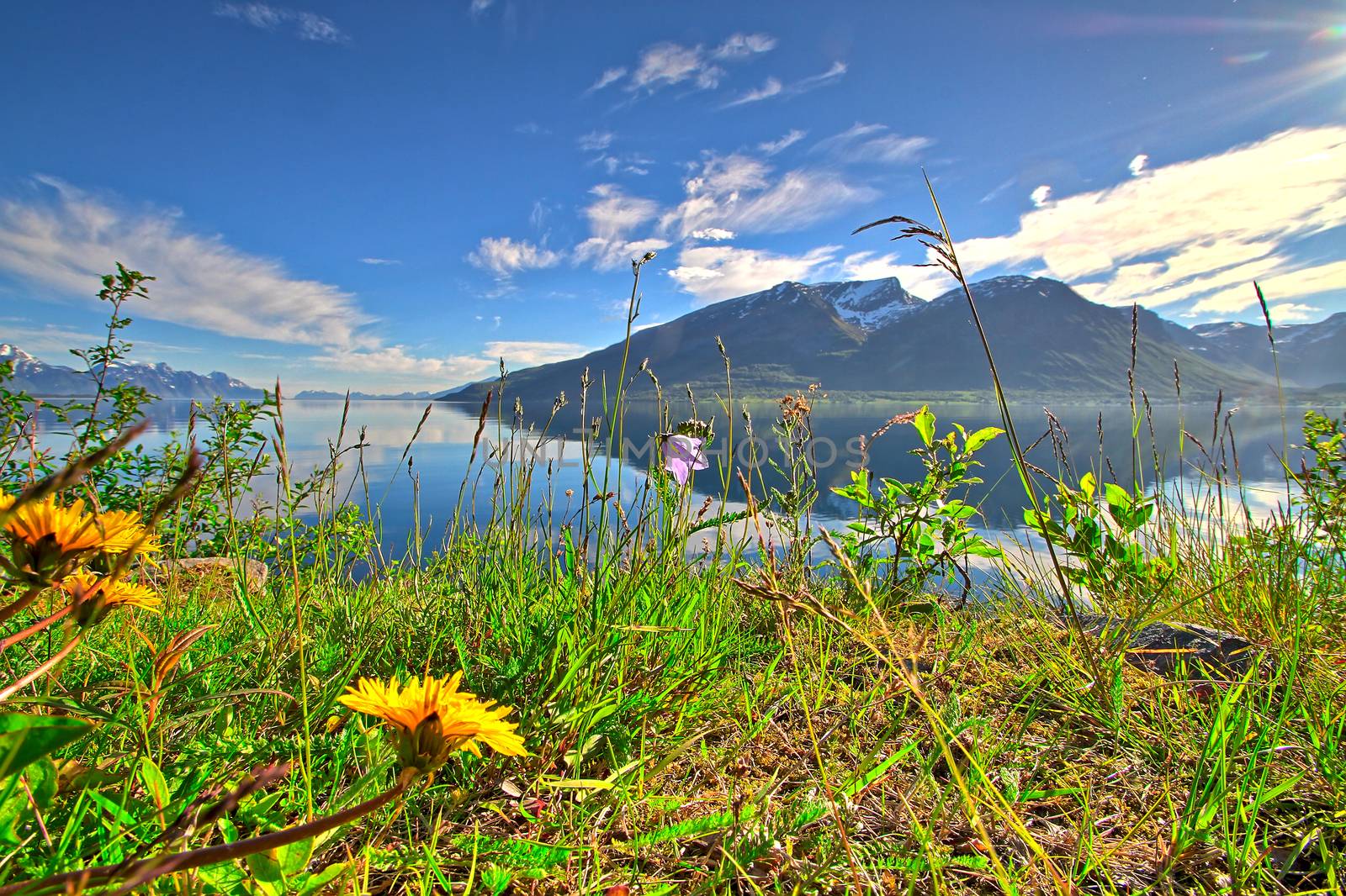 Mountain by the water by Valokuva24