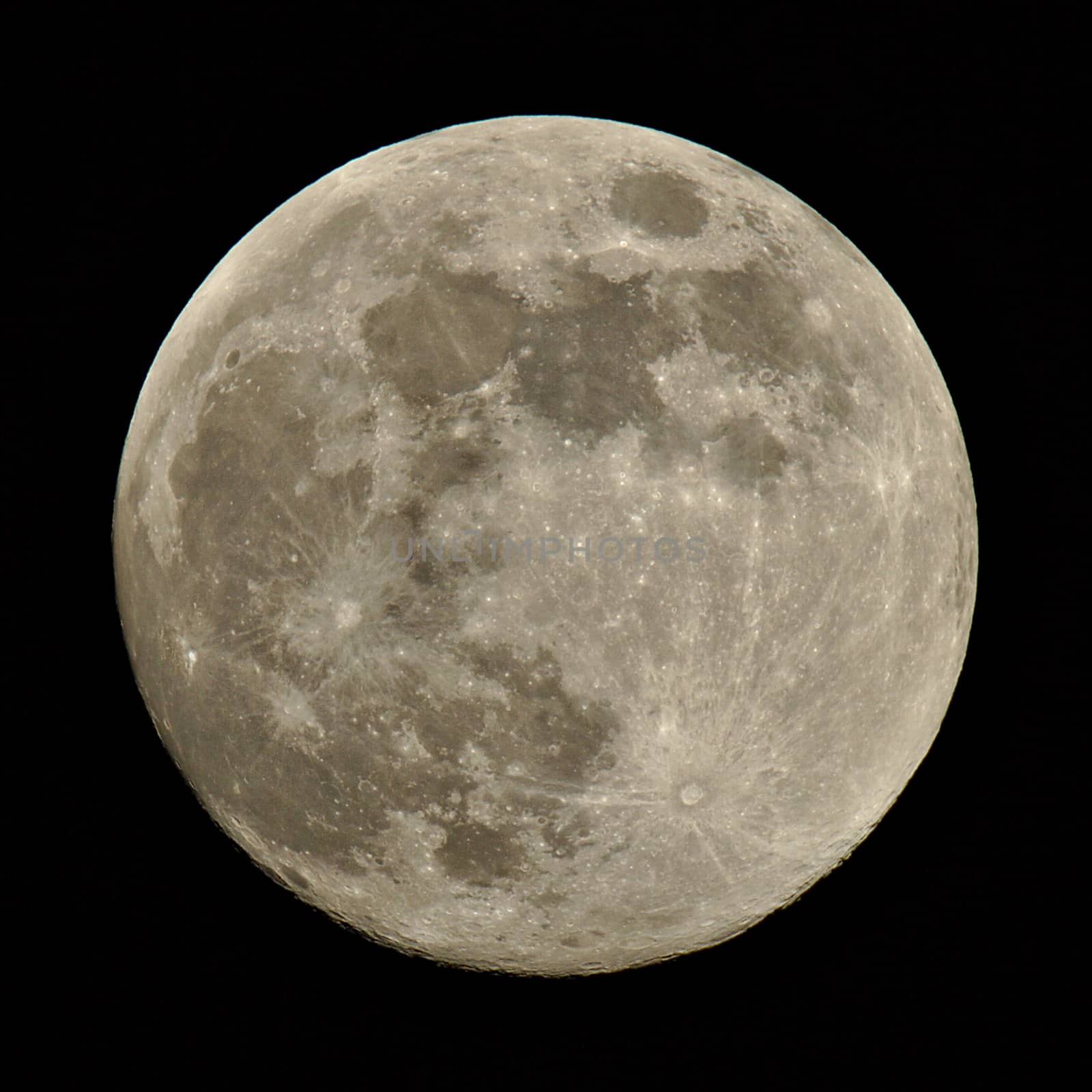 Detailed image of large full moon shot at 03.2018