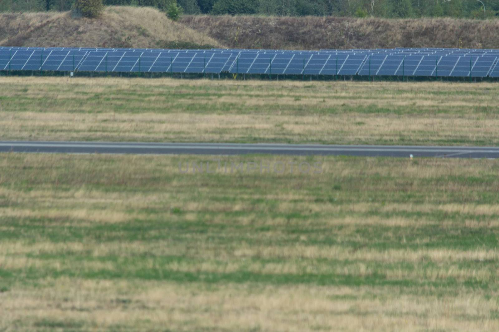 Panorama of the solar system of Weeze Airport.
The airport uses huge solar parks to cover its own energy consumption.