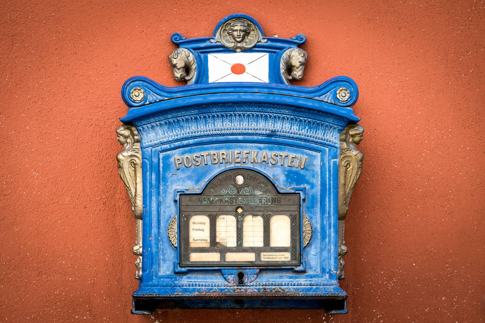 Historic letterbox in Noerdlingen by w20er