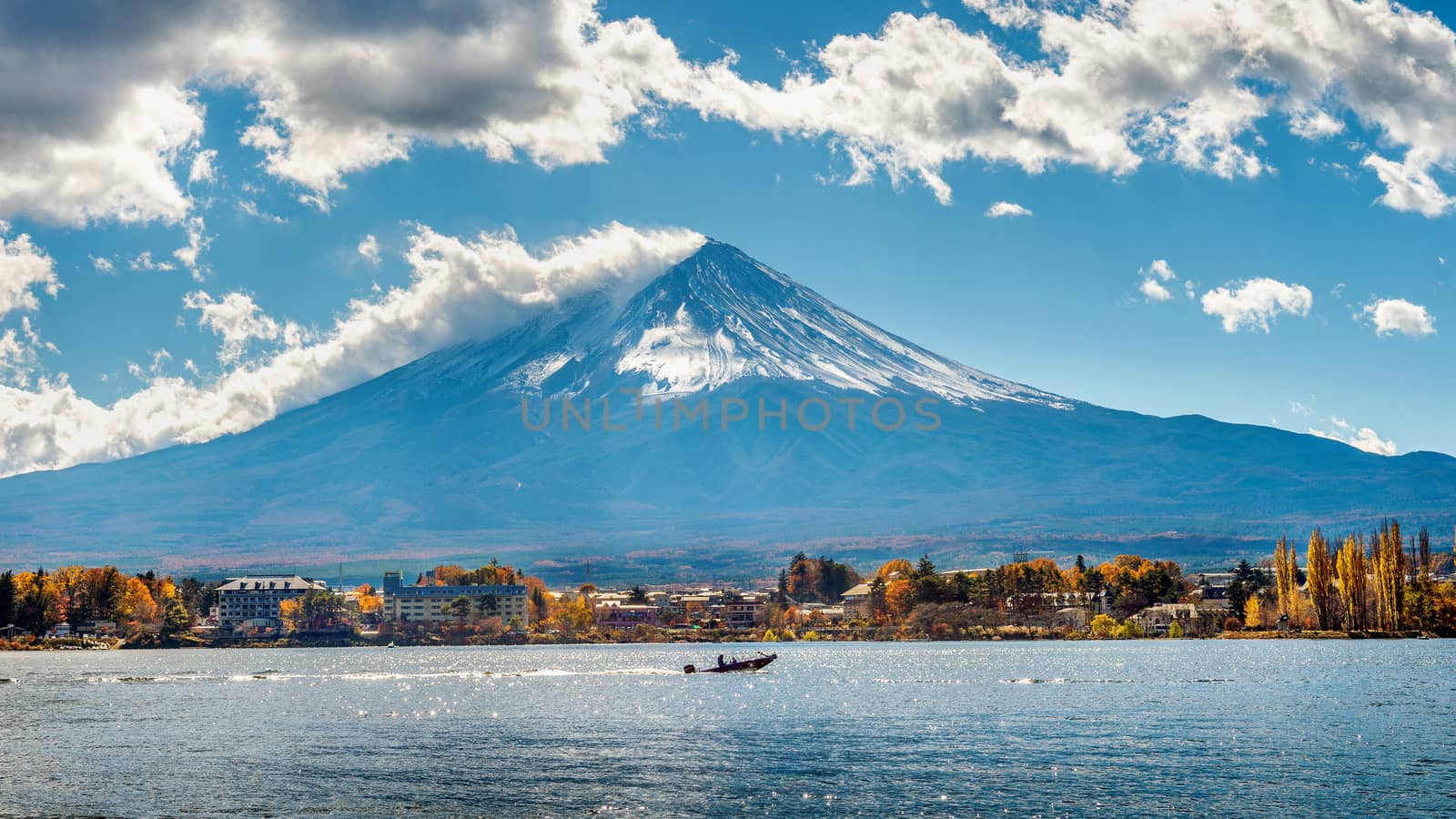 Autumn Season and Mountain Fuji at Kawaguchiko lake, Japan. by gutarphotoghaphy