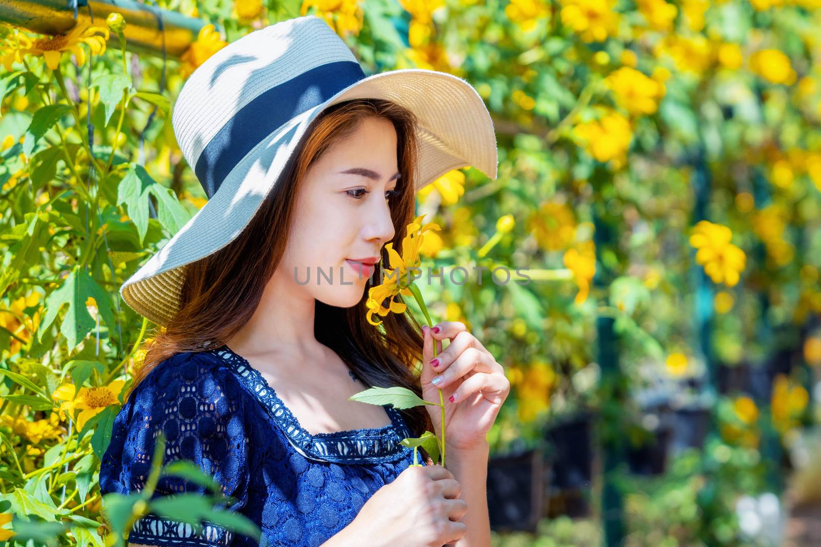 Beautiful girl and Mexican sunflower. by gutarphotoghaphy