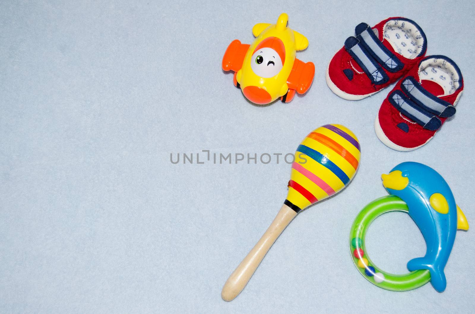 Table top view decoration baby shoes and toys. Flat lay by negmardesign