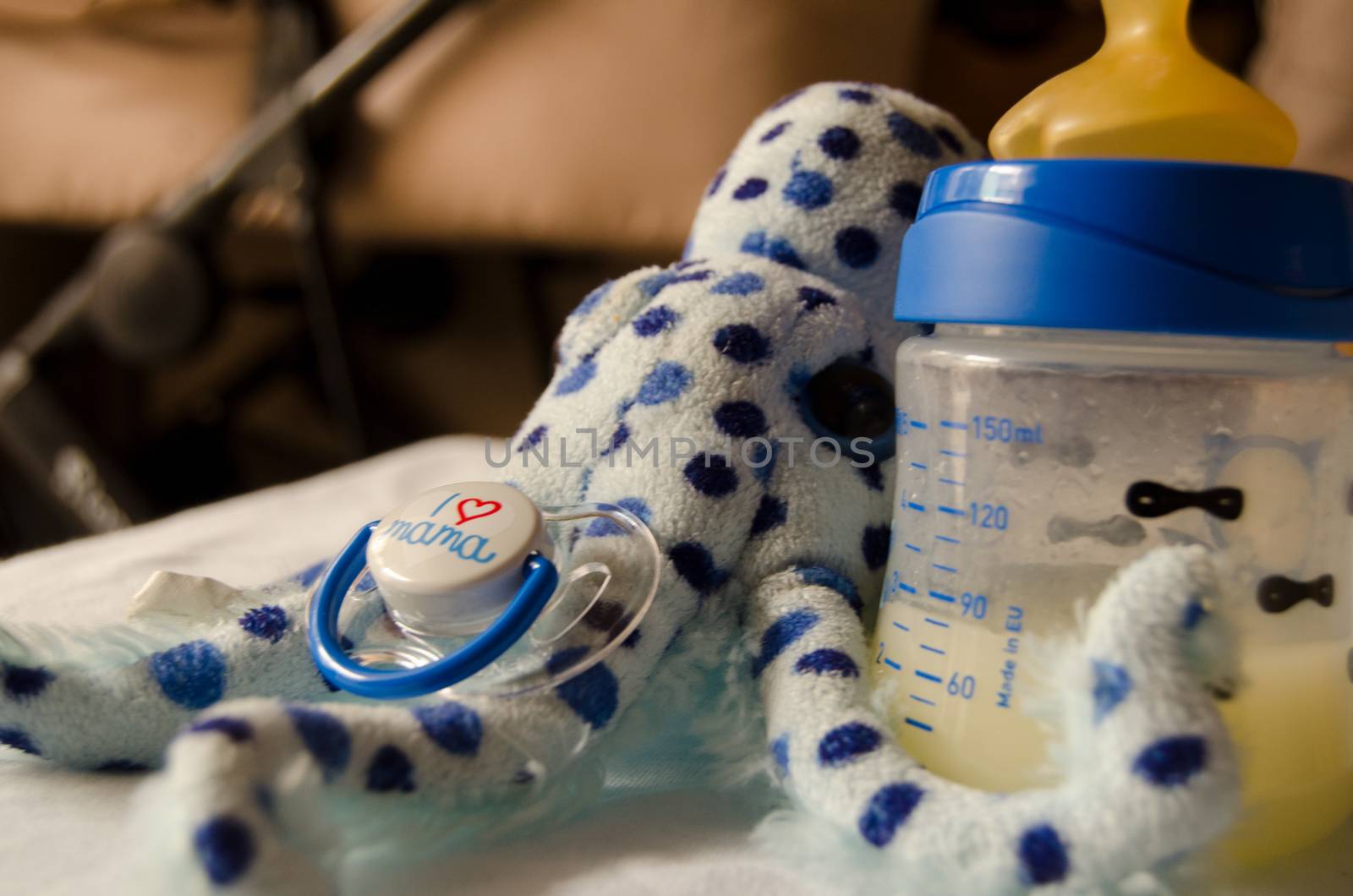 expresed milk 5 days after mother delivered baby, colostrum changing to a milk by negmardesign