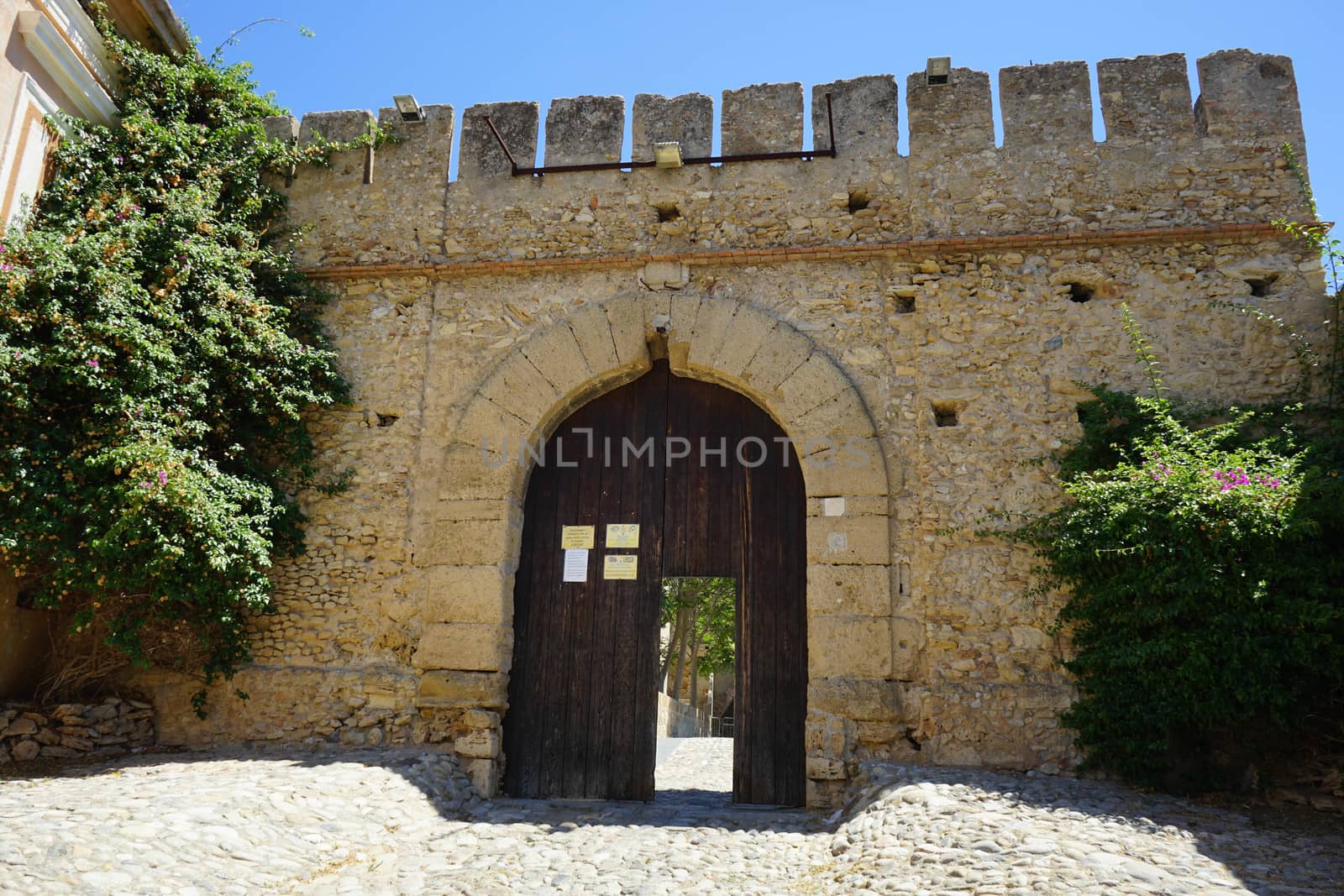 Castle of Carlo V, Crotone by cosca