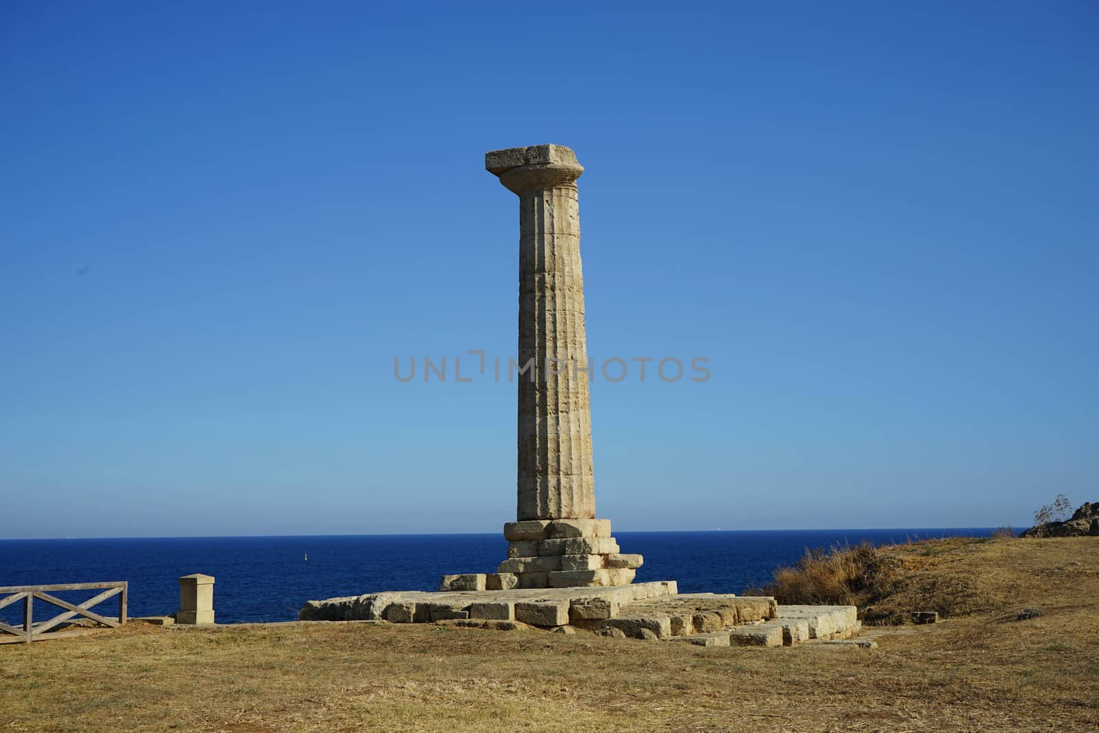 Capo Colonna - Temple of Hera Lacinia by cosca