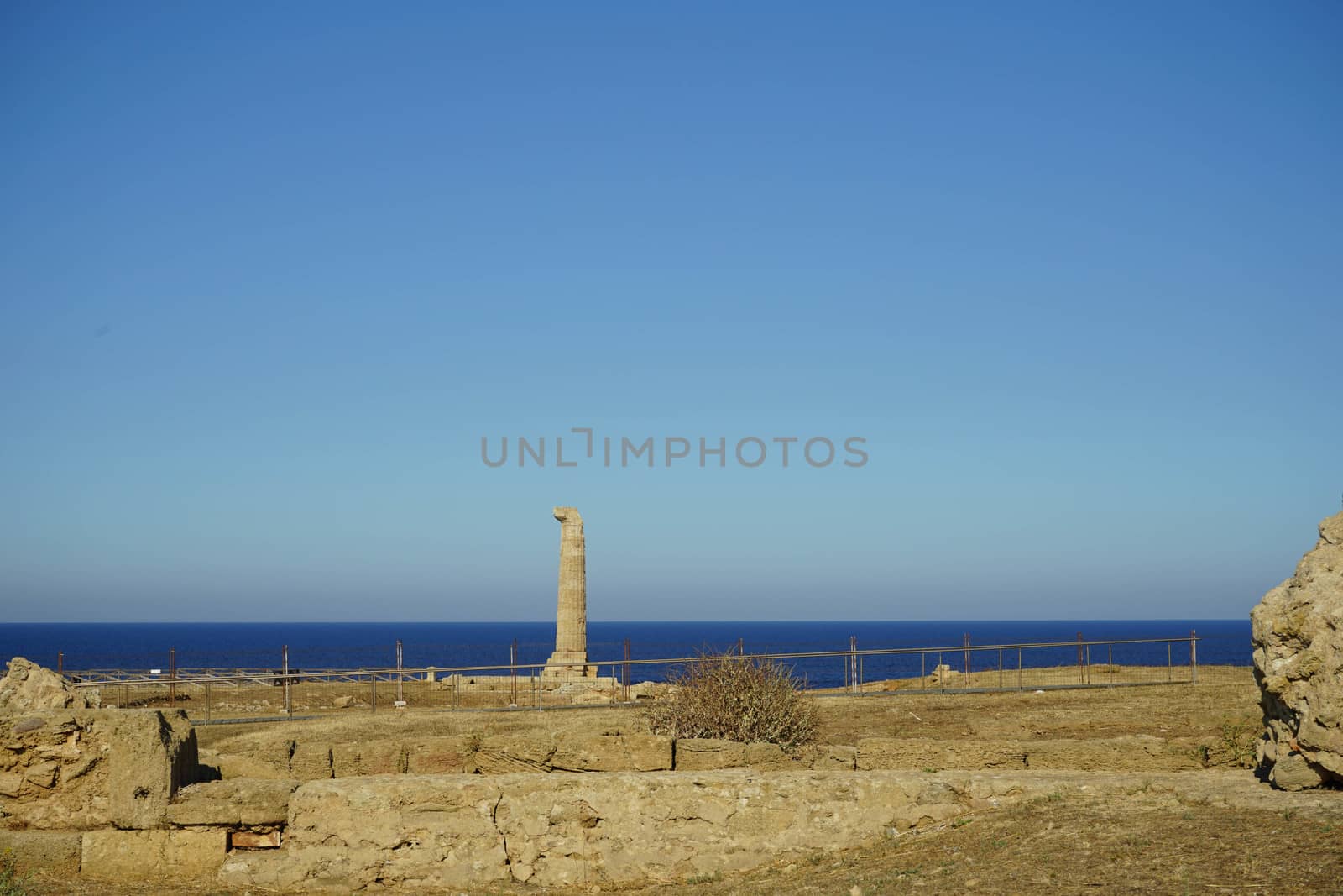 Capo Colonna - Temple of Hera Lacinia by cosca