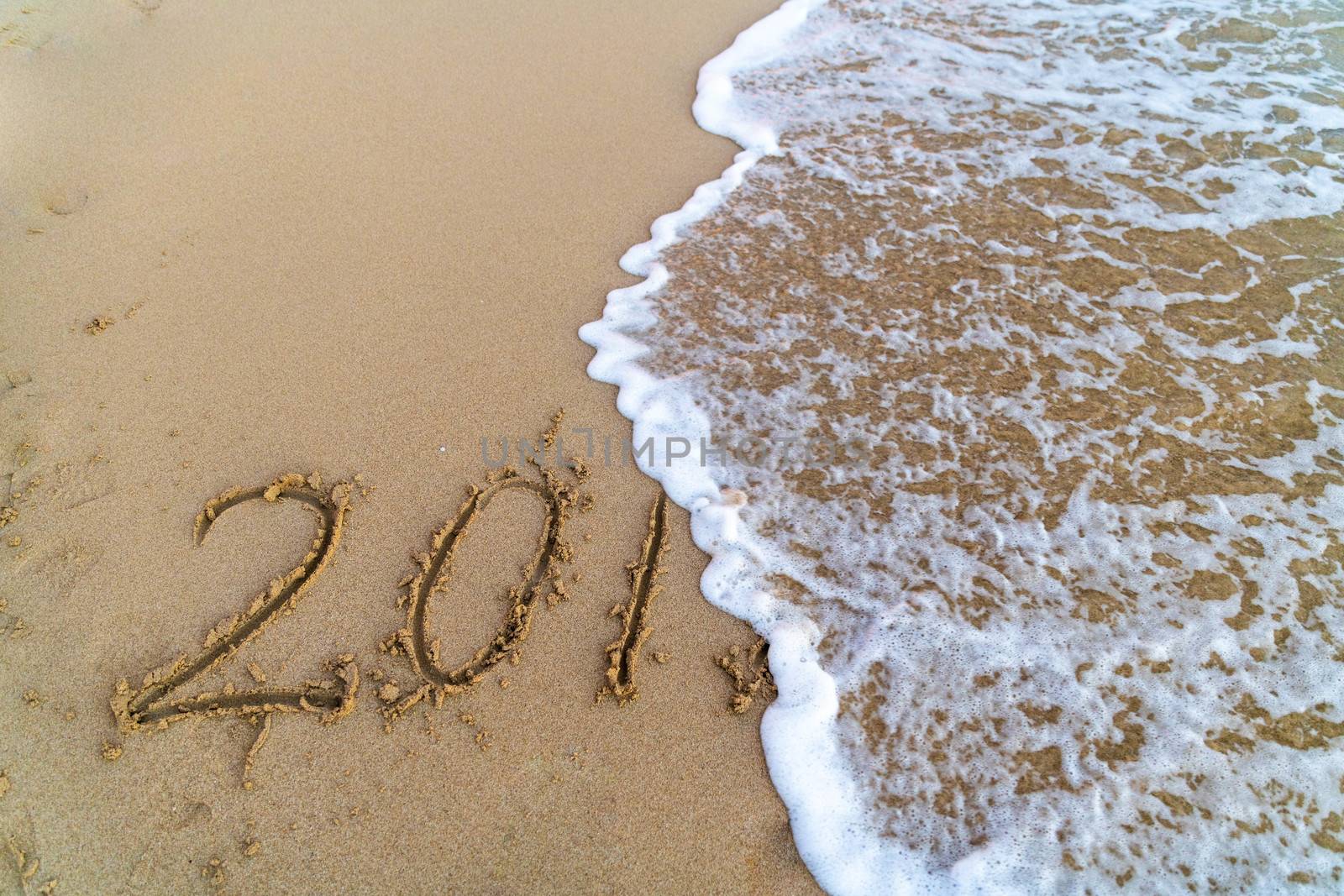 The 2018 written on the sand while the wave is cancelling the 8 symbolising the coming end of the year.