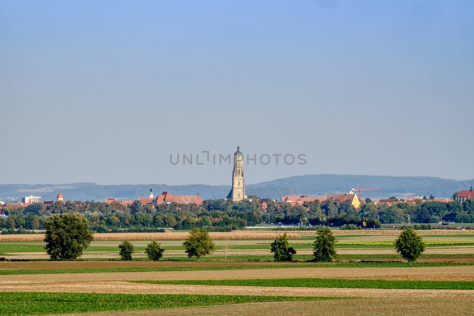 View to the town Noerdlingen by w20er