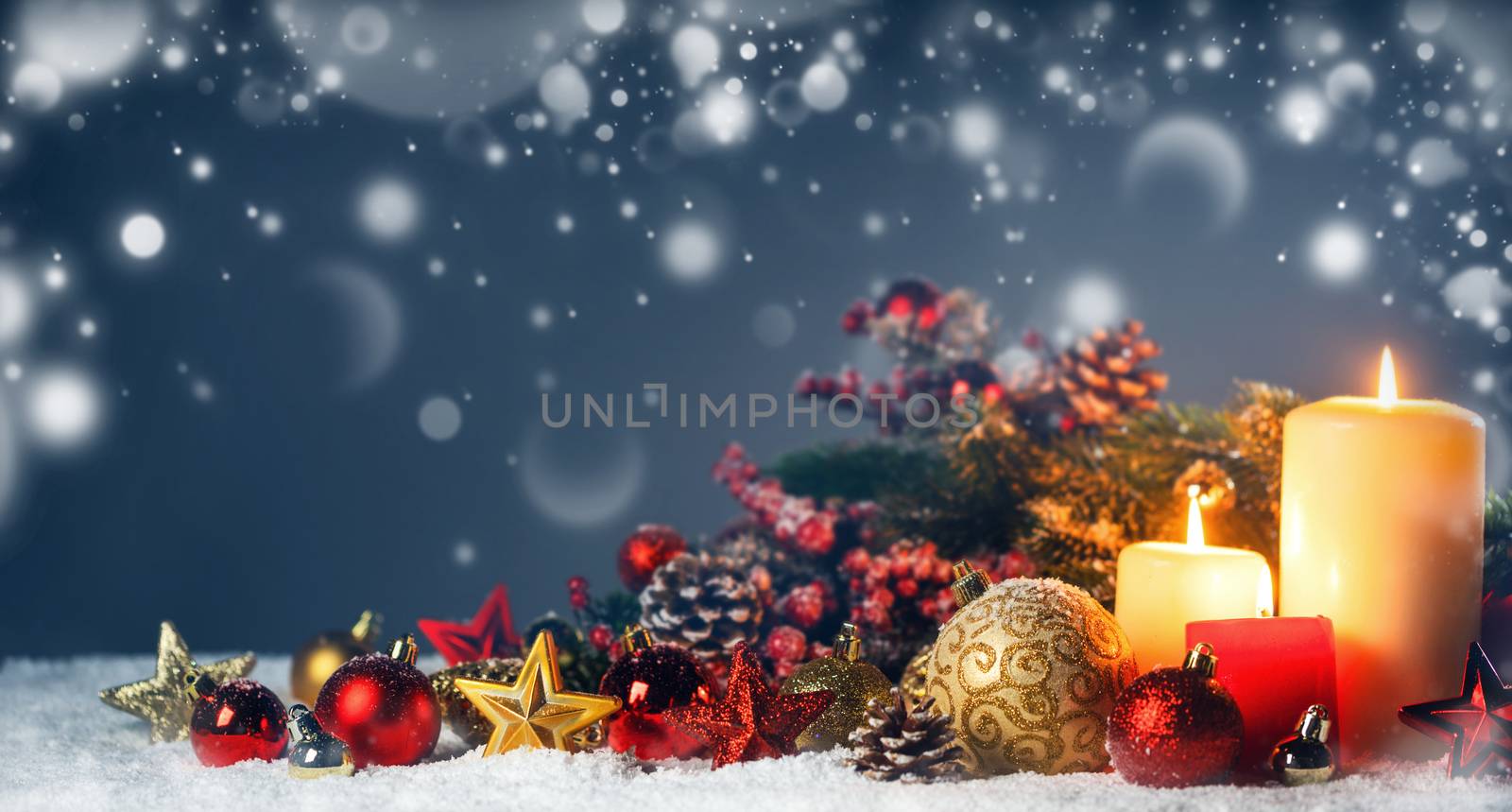 candles with christmas decoration