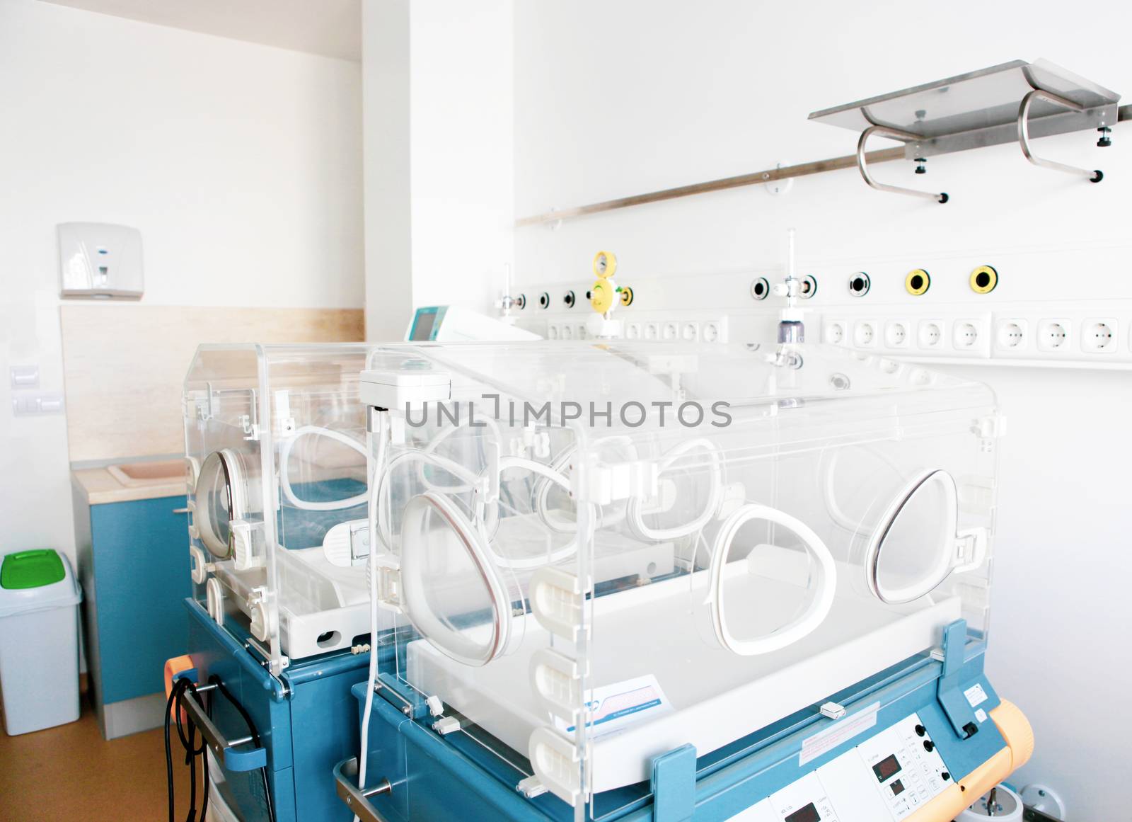 Infant Incubator Equipment - Neonatal Intensive Care Unit