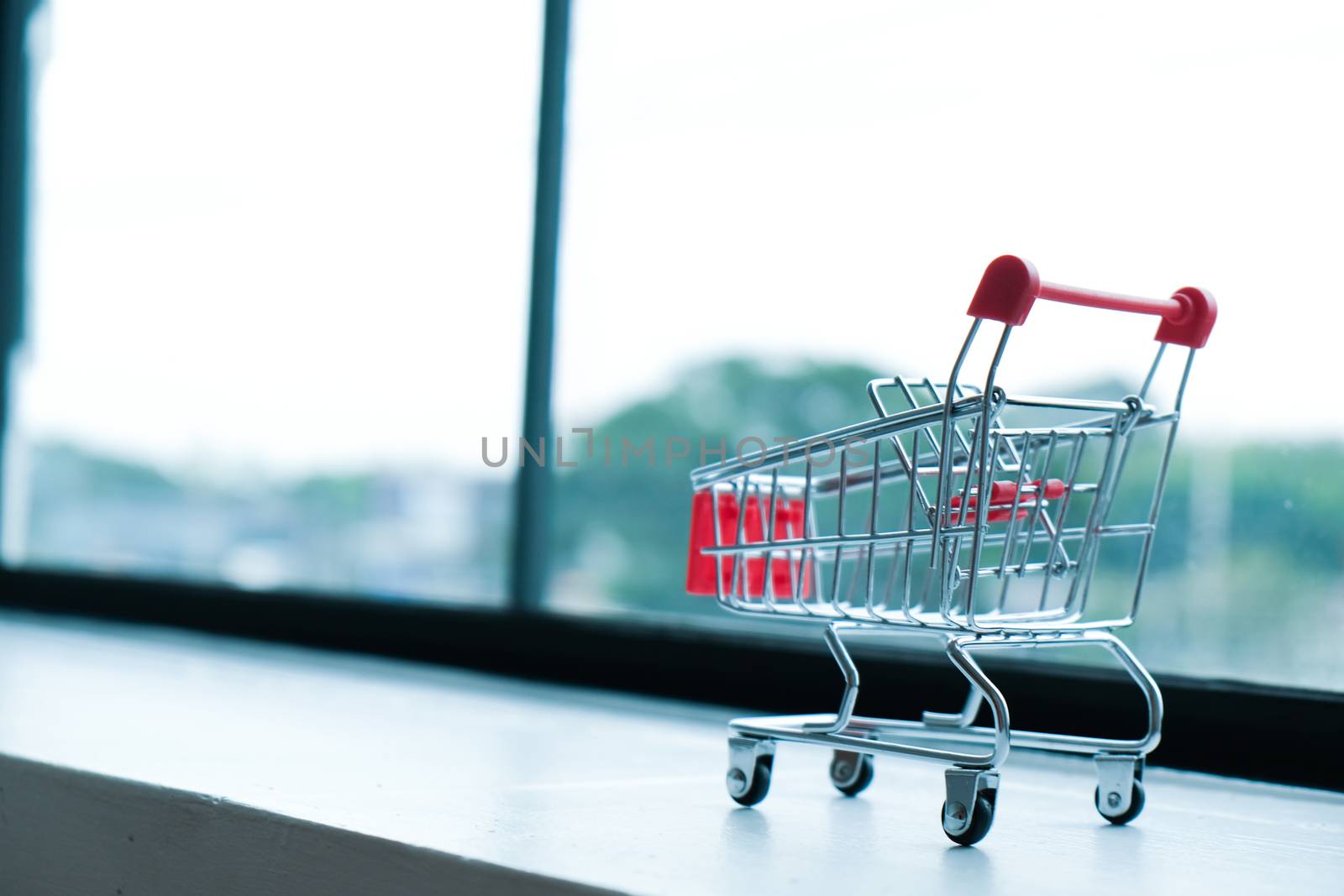 Small shopping cart with Laptop for Internet online shopping concept