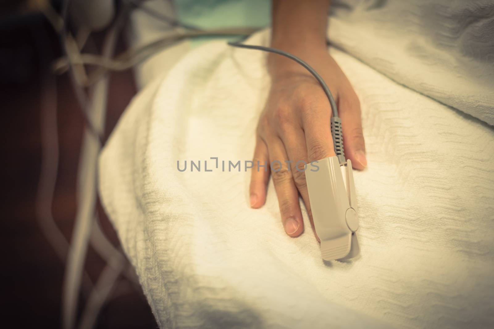 Close-up pulse oximeter in a lady patient fingertip for heart rate and blood oxygen level monitoring at labor and delivery room