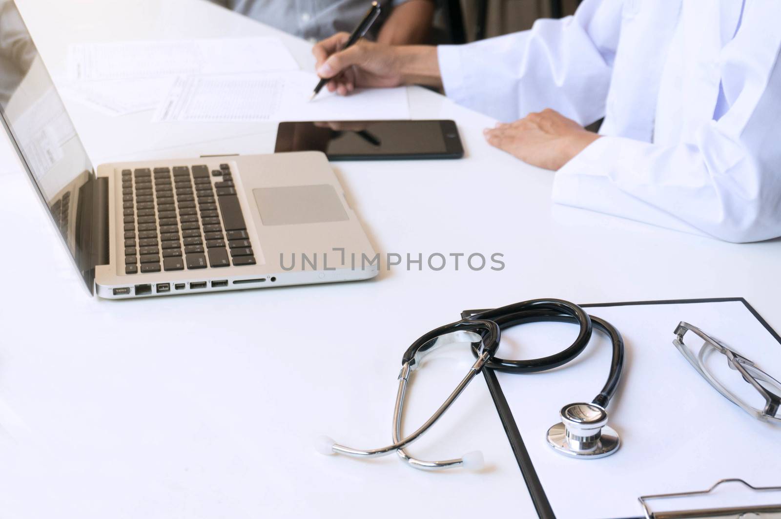 medicine doctor explain diagnosis to doctor team holding and showing clipboard exploring important document.