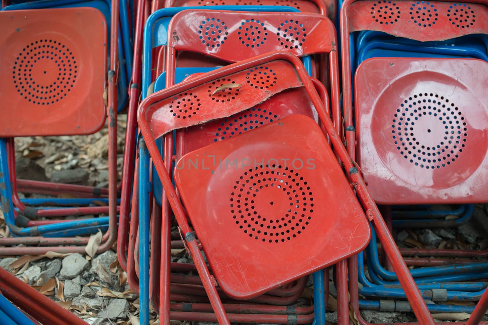 closeup of vintage metal chair by sayhmog