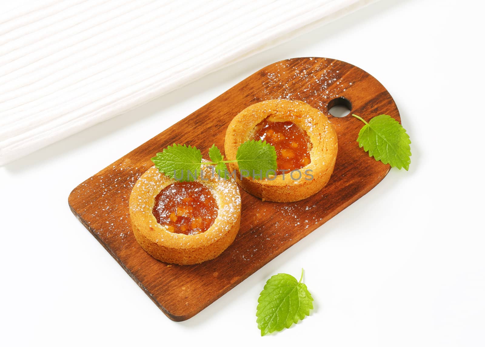 Small round cakes filled with apple puree