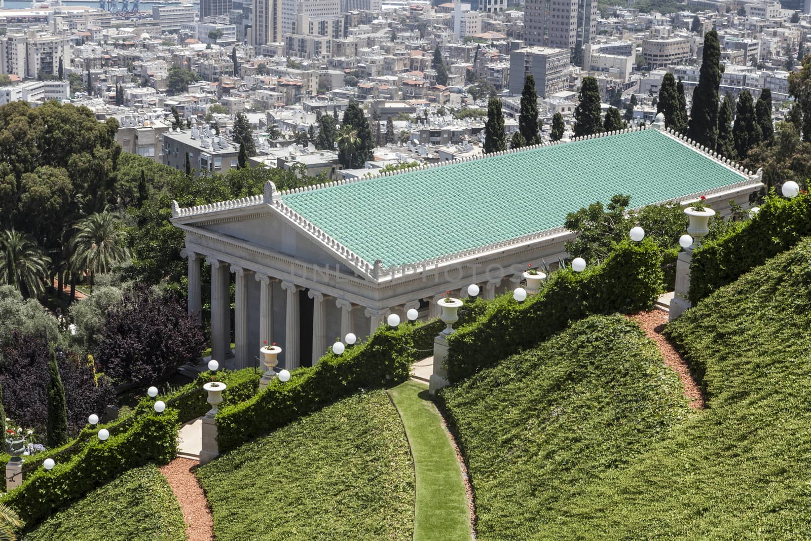 Green And Building by orcearo