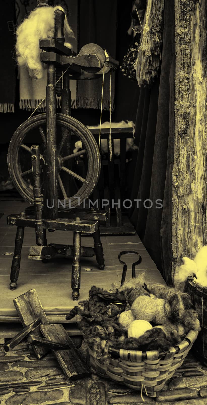 Tools for making wool, traditional objects for virgin wool