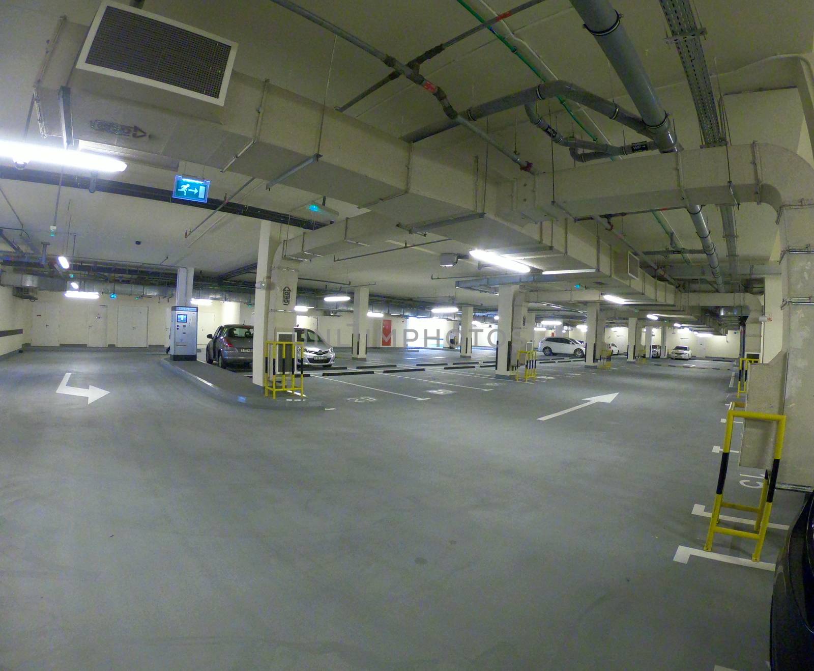 Clean Parking Lot in Dubai Basement.